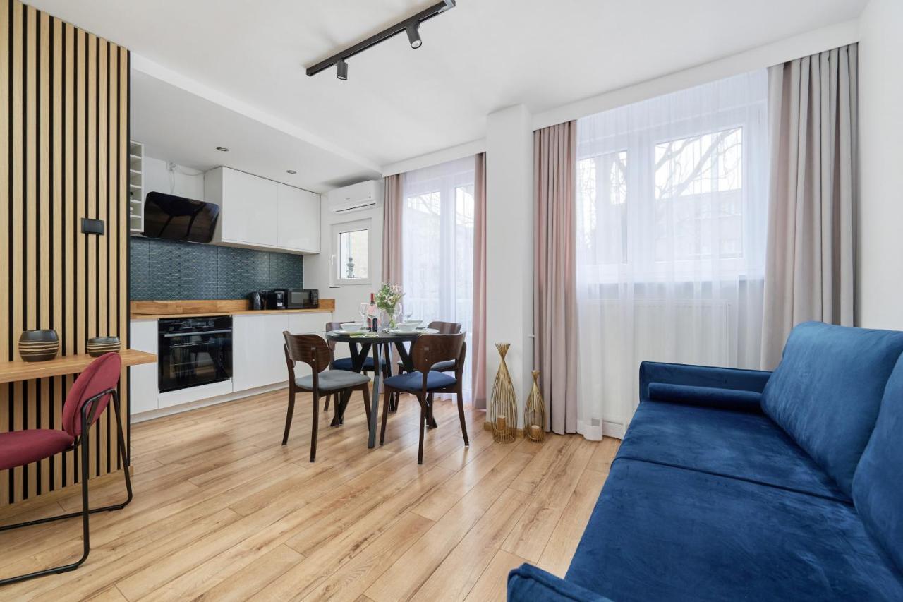 Centre & Main Square By Renters *
