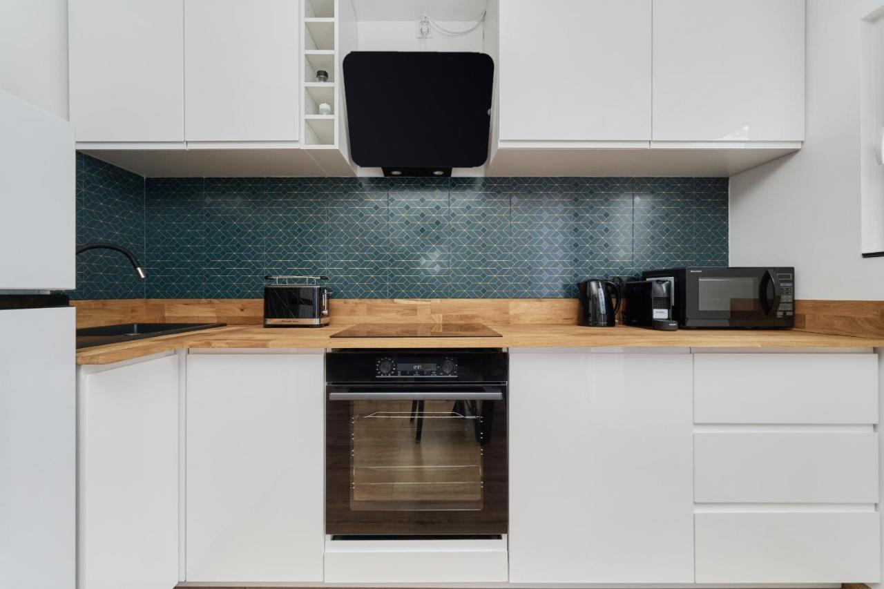 Centre & Main Square By Renters Apartment *