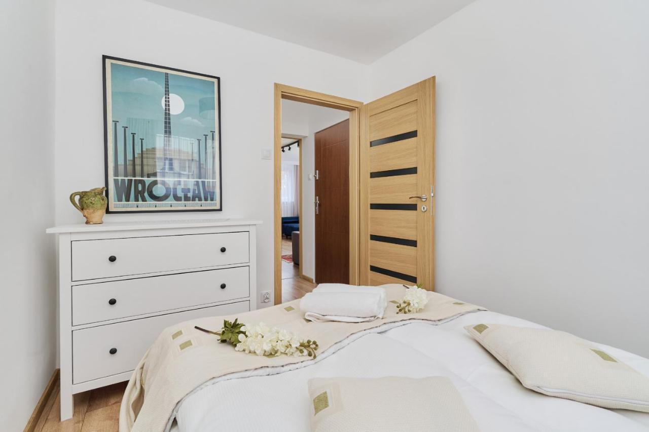 Centre & Main Square By Renters Apartment