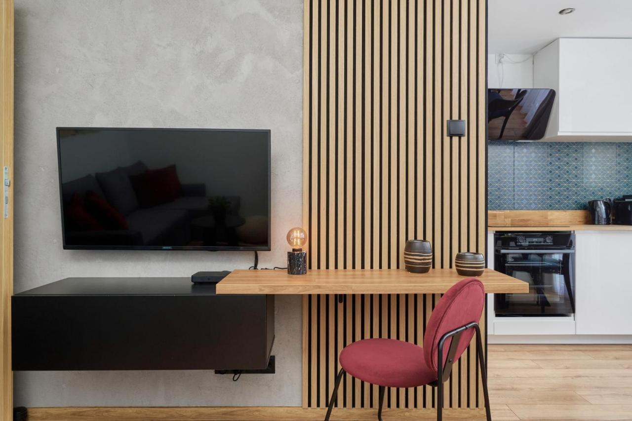 Apartment Centre & Main Square By Renters