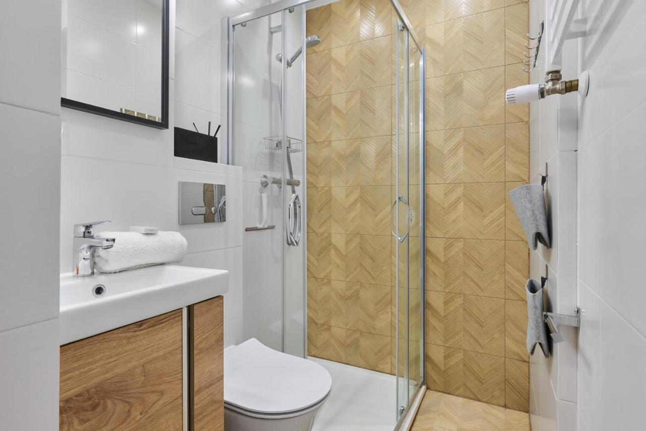 Centre & Main Square By Renters Apartment *