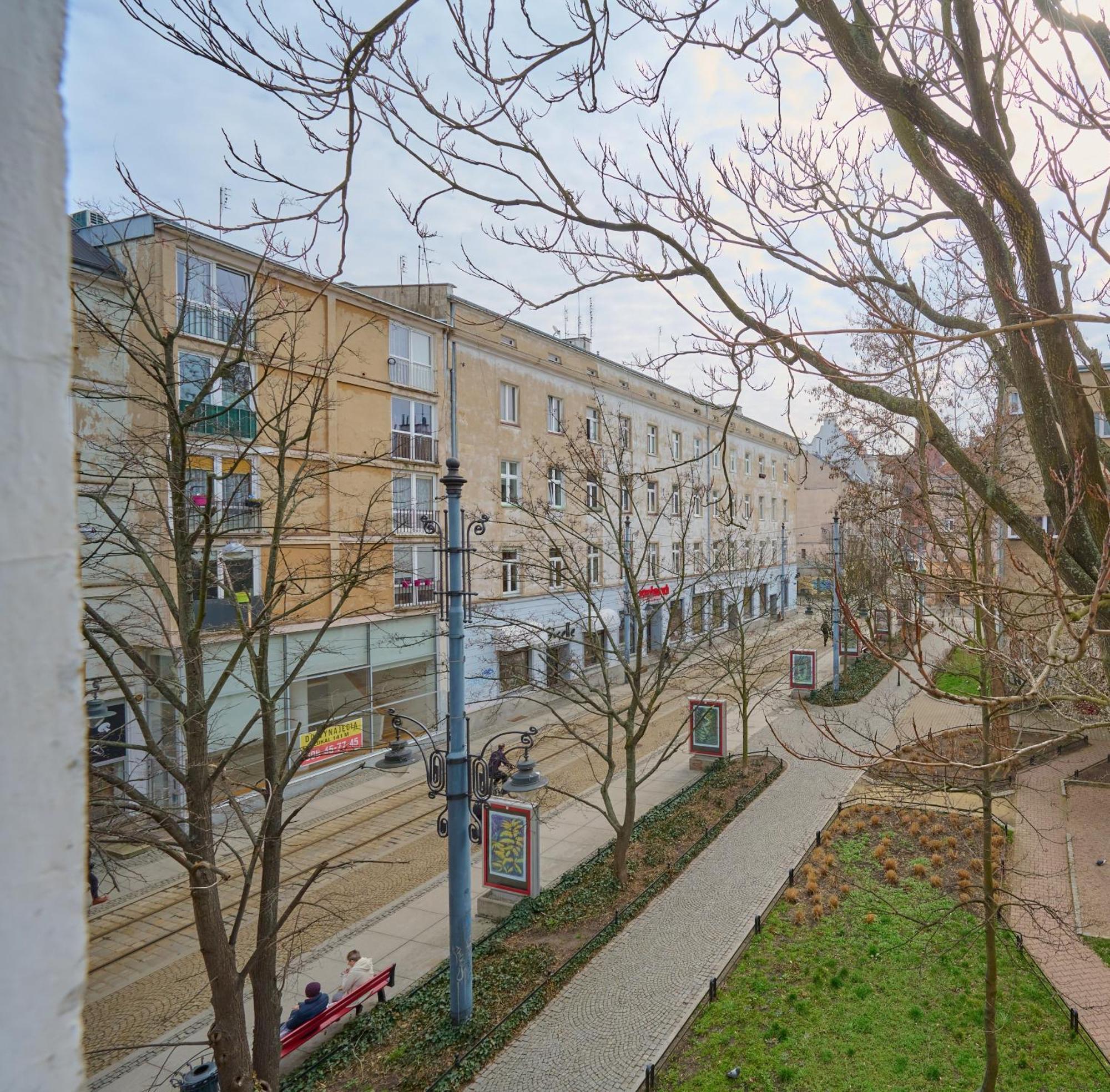 Centre & Main Square By Renters *
